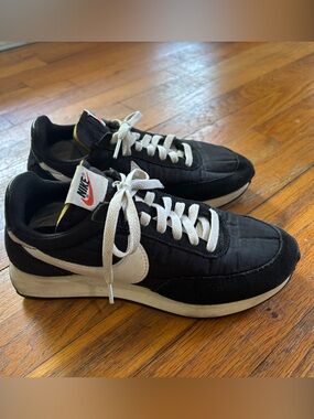 Nike tailwind Black and White Low-Top Retro running Sneakers